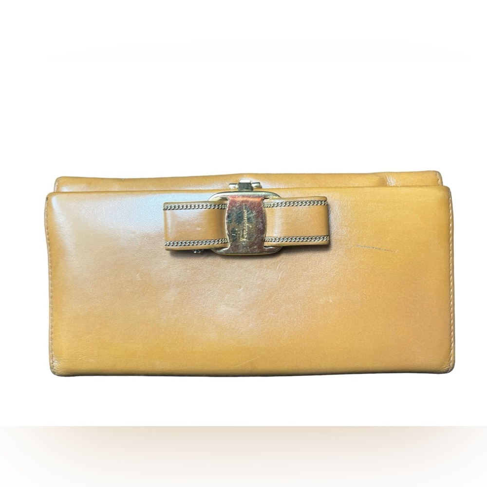 EUC Salvatore Ferragamo wallet